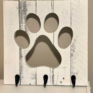 Wooden Dog Leash wall decor